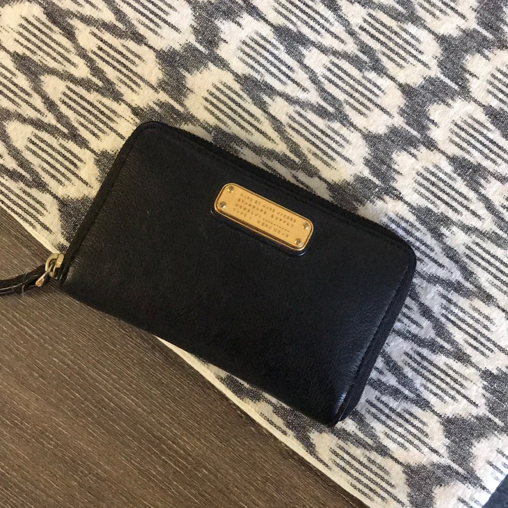 Marc by Marc Jacobs Zip-around Wallet Wristlet